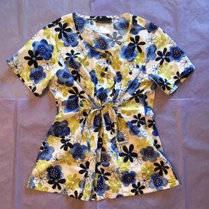 Cherokee Floral Button-up Scrub Top Size Small